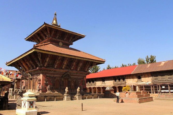 10 Day Kathmandu, Nagarkot, Chitwan, Lumbini, Pokhara Luxury Tour in Nepal - Day 1 in Kathmandu: Airport Pickup and a Soft Start