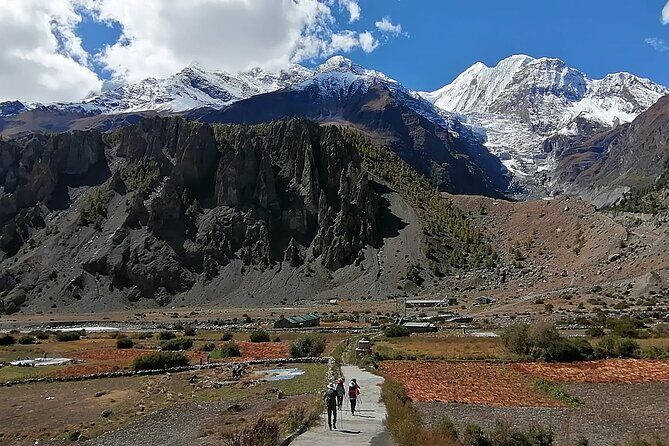 10 Days Annapurna Circuit Trek - From Kathmandu to Besisahar: a fast start with a temple stop