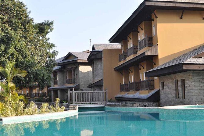 8 Days Luxury Nepal Tour - Chitwan safari lineup: jungle safari, elephant safari, boat rides, and canoe crocodiles