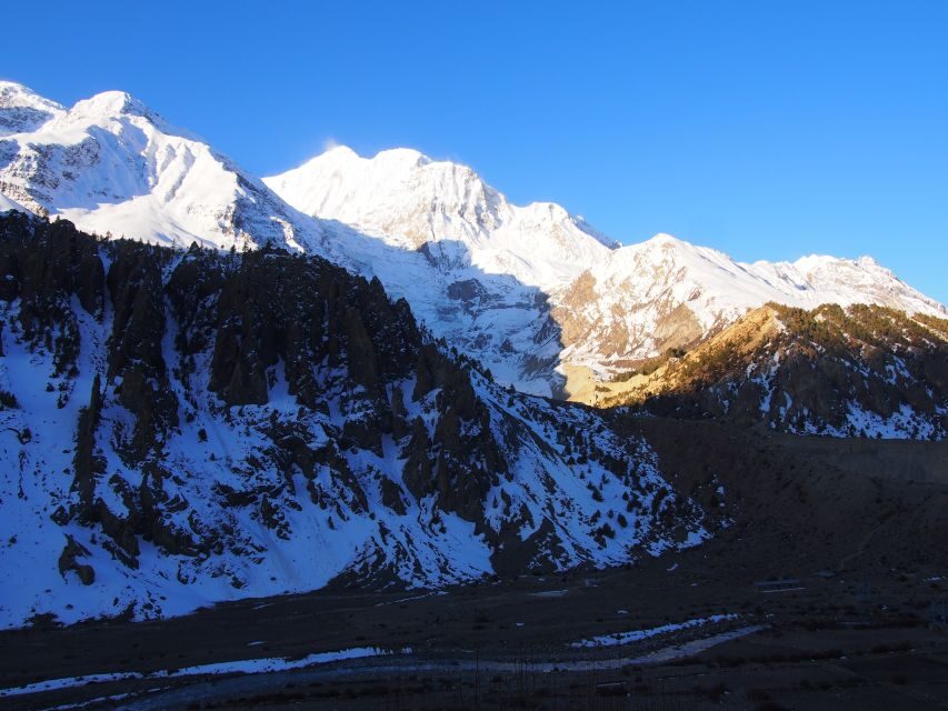 Annapurna Circuit Trekking 13 Days - Manang acclimatization: the pause that makes the pass doable