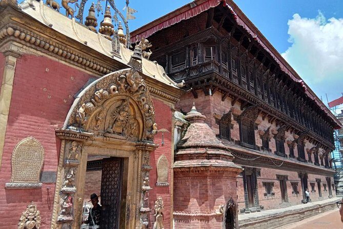 Bhaktapur Sightseeing with Nagarkot Sunset Tour - Guides: the difference between seeing and understanding