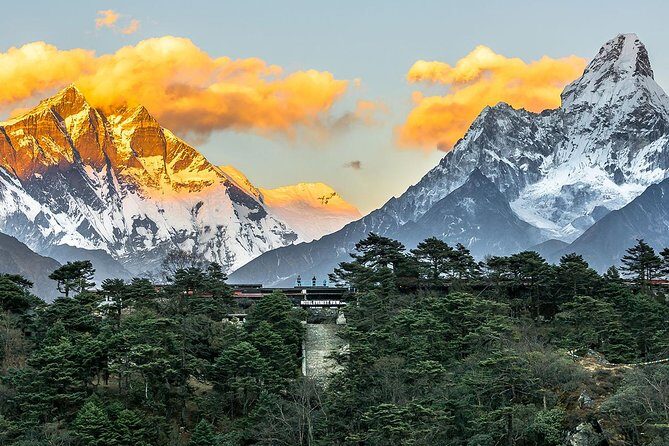 Everest Helicopter Tour with Breakfast in Hotel Everest View - Flying to the Everest region: what you’ll actually see from above