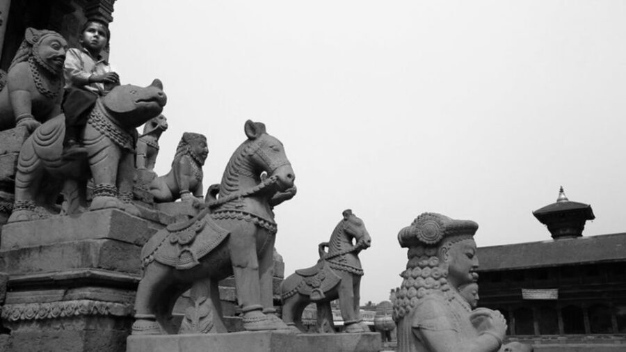 From Kathmandu: Half-Day Guided Tour of Bhaktapur - Bhaktapur Durbar Square: your main loop of temples and palaces