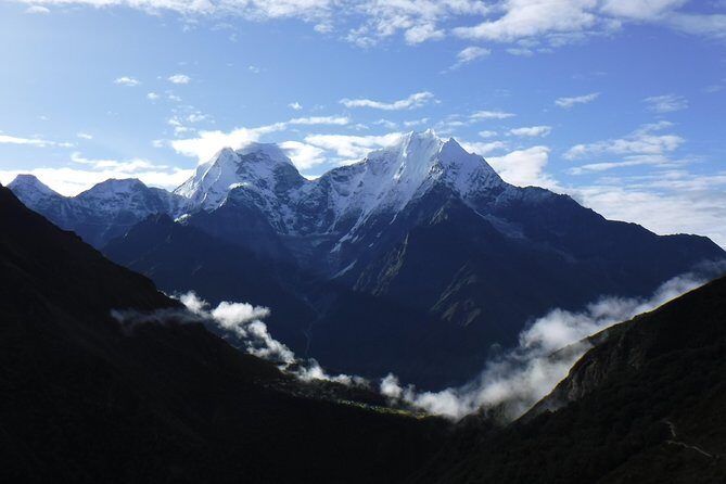 Gokyo Lakes, Gokyo Ri Trekking Package - 10 Days - Day 6: Gokyo Lakes and a hike up toward the Ngozumpa Glacier
