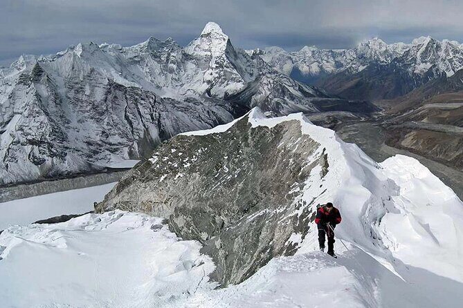 Island Peak Climbing - Island Peak: a mountaineering taste that starts with trekking legs