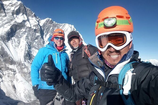 Island Peak Climbing with Everest Base Camp - Island Peak (6,160 m) and Everest Base Camp: the real combo