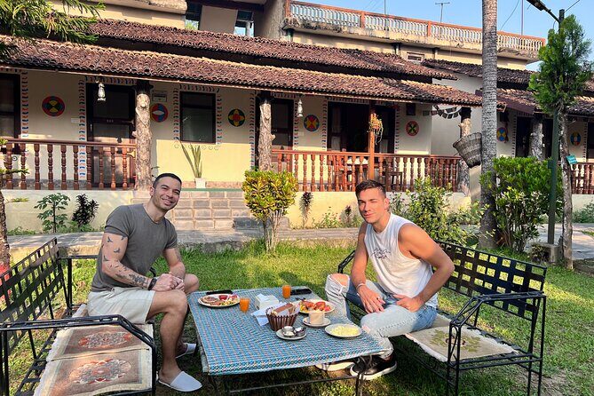 Jungle Towernight Stay: 4-Day Tour in Chitwan National Park - Small-Group Safari With Experienced Guides: How the Tracking Feel Should Work