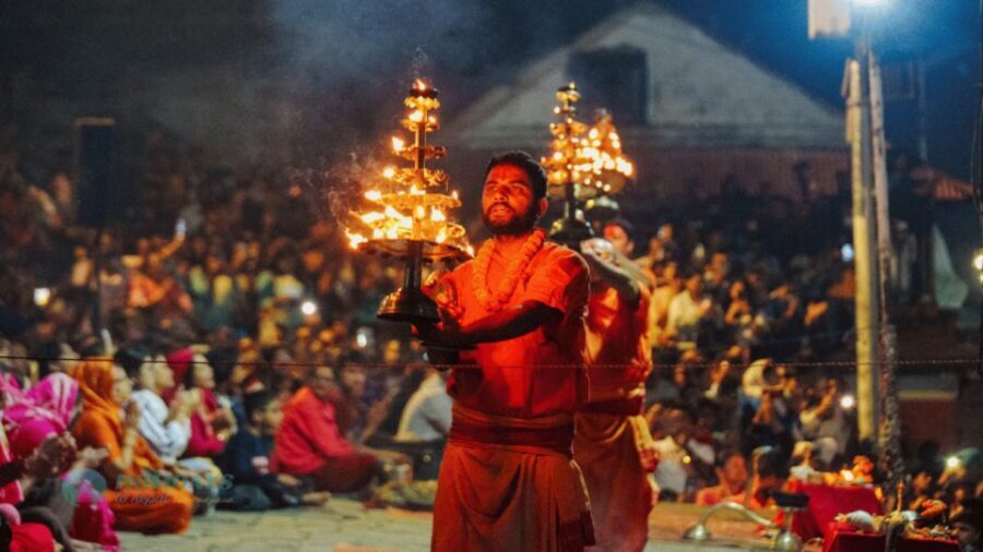 Kathmandu: 3 hours night Pashupatinath Aarti Tour - What to bring (and what to avoid) for a smooth night visit
