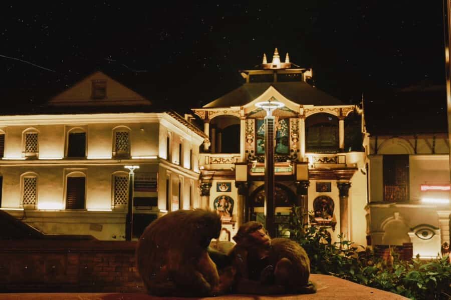 Kathmandu: Pashupatinath Aarati & Cremation Evening Tour - Pashupatinath Temple Visit: What Your Guide Helps You Notice
