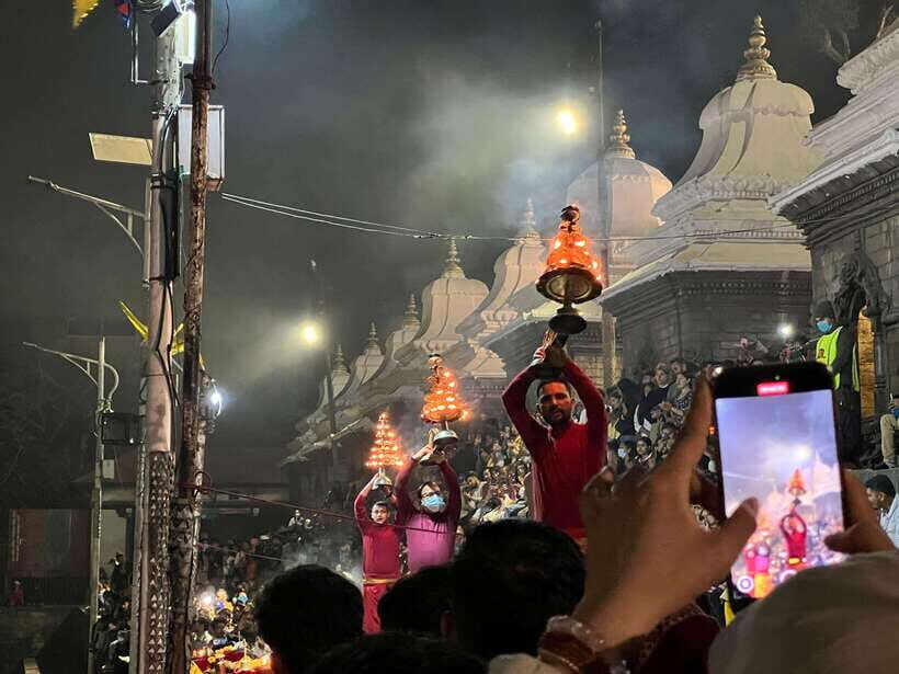 Kathmandu: Pashupatinath Evening Aarati Tour Private/Group - The aarati at Bagmati: what the ceremony includes and what to expect