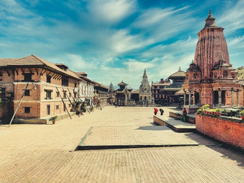Kathmandu: Private Bhaktapur and Patan Sightseeing Tour - Stop 1: Patan Durbar Square’s Newar Details (Krishna Mandir Included)