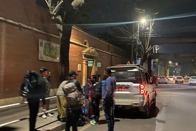 Kathmandu To Manthali Airport Ramechhap Transport Service - Vehicle Comfort: Air Conditioning and Shared-Seat Reality