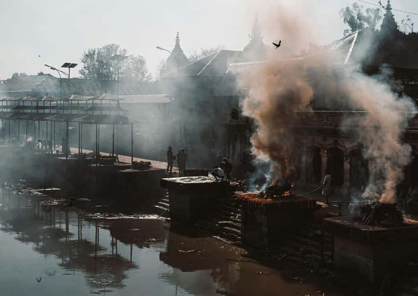 Katmandu: Pashupatinath Open Cremation & Evening Aarati - Watching open cremations along the Bagmati River