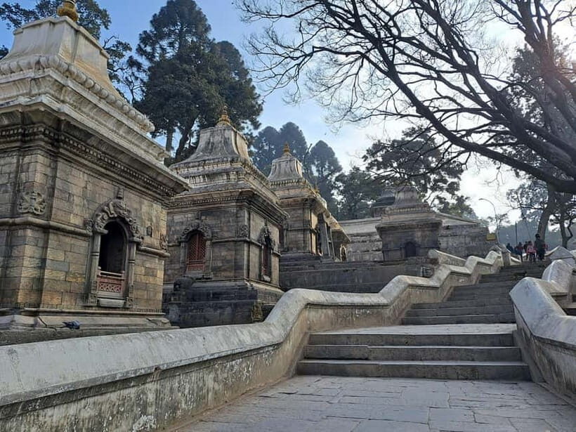 Katmandu: Pashupatinath Open Cremation & Evening Aarati - The Pashupatinath Aarati for Lord Shiva: chants, lamps, and night air