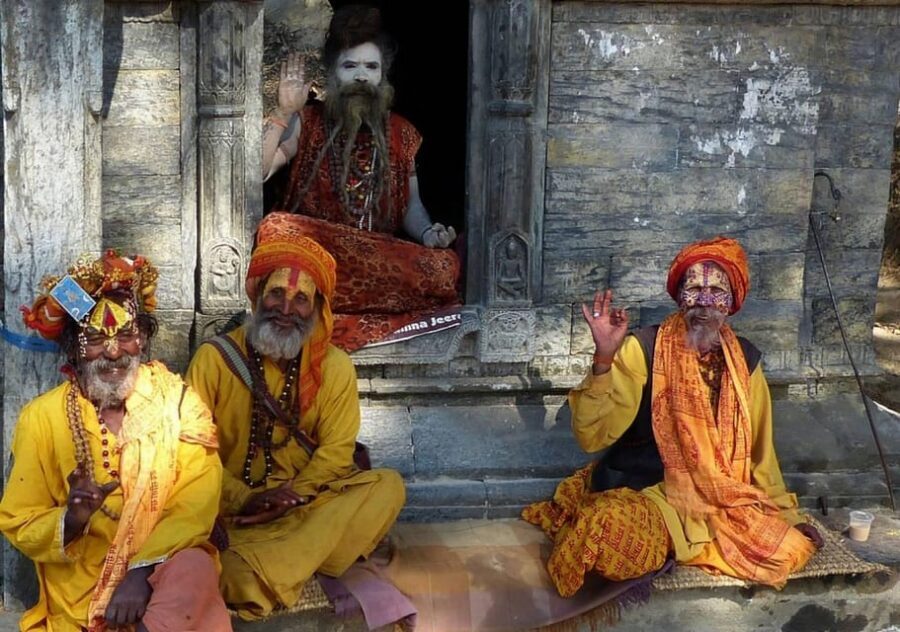 Pashupatinath: Evening tour of temple and Aarati ceremony - Entering the Temple Complex and Finding the Lingam